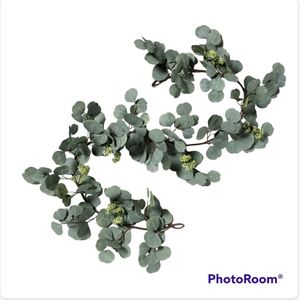 NWOT HEARTH & HAND 6' Faux Eucalyptus with Seeds Garland